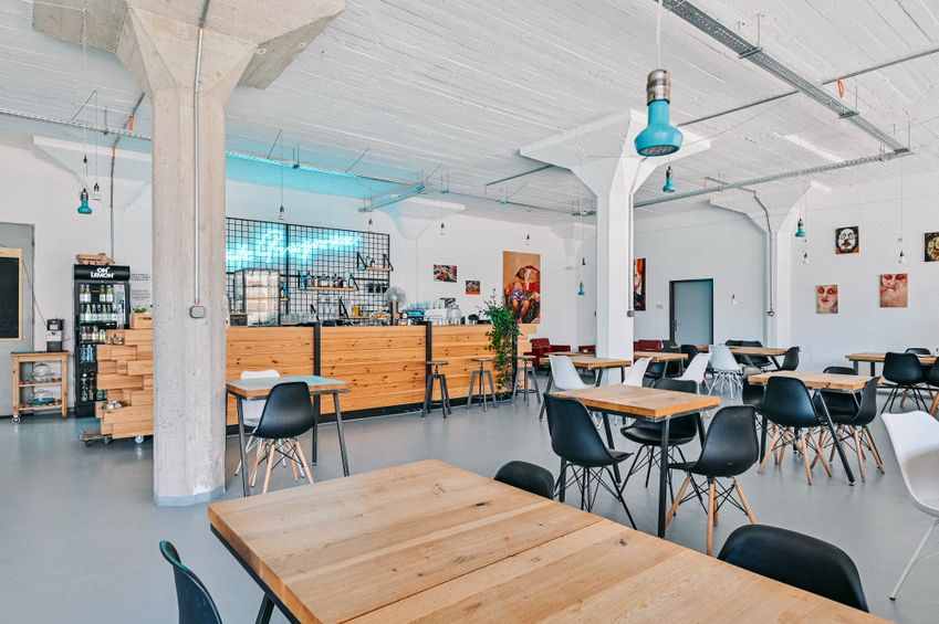 E FACTORY (Pragovka Art District) - Kafé Pragovka