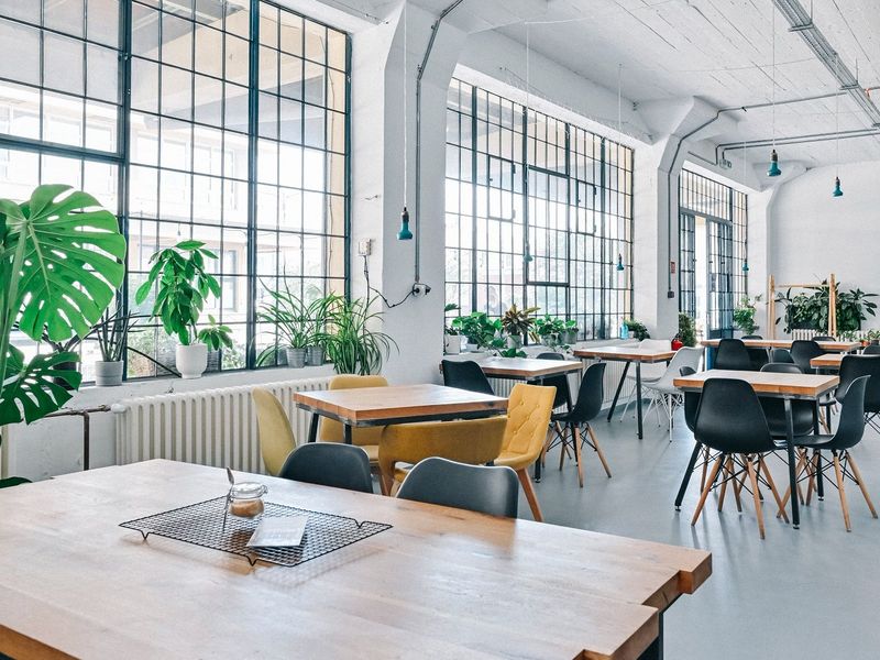 E FACTORY (Pragovka Art District) - Kafé Pragovka
