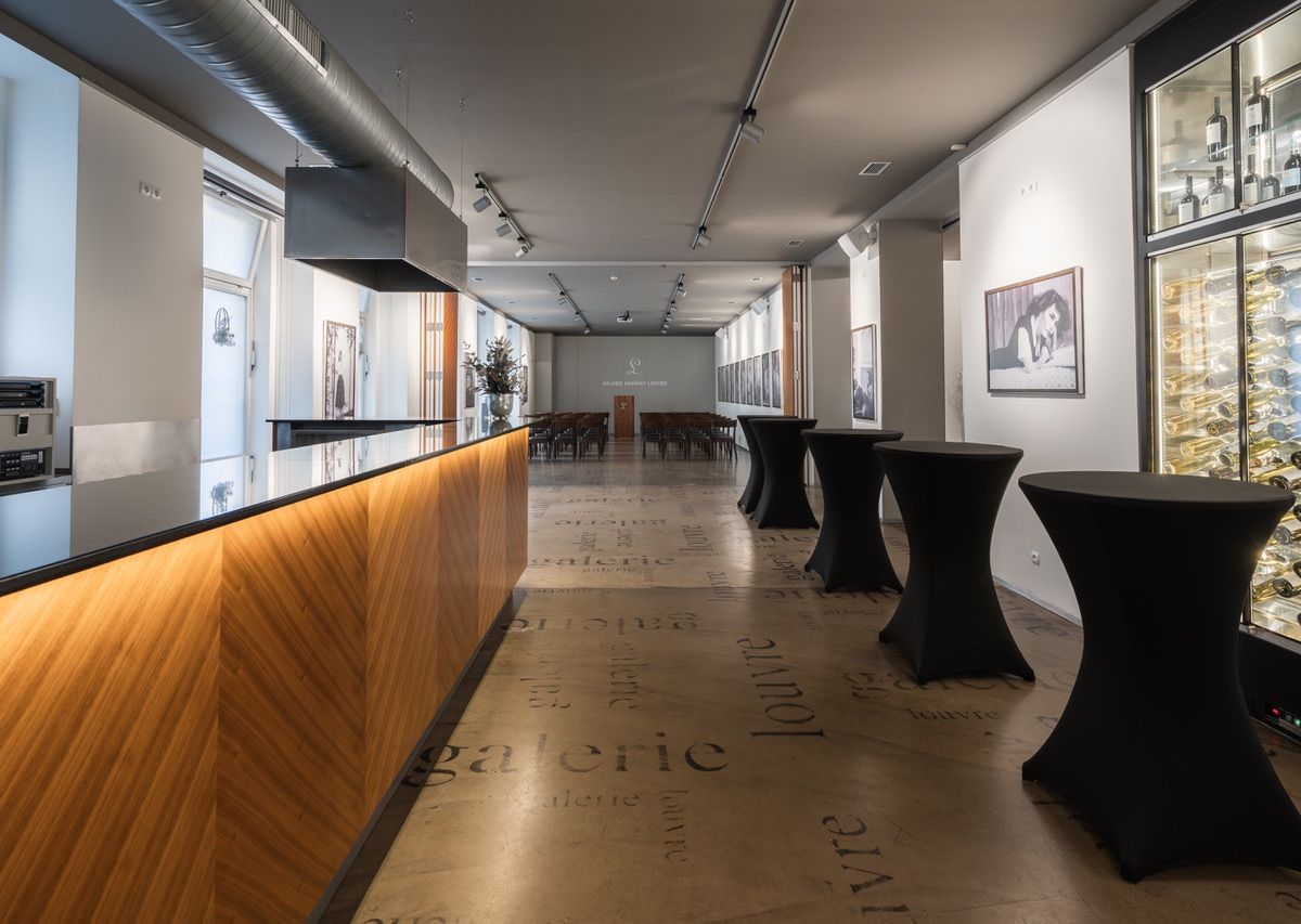 Galerie kavárny Louvre — hlavní fotografie