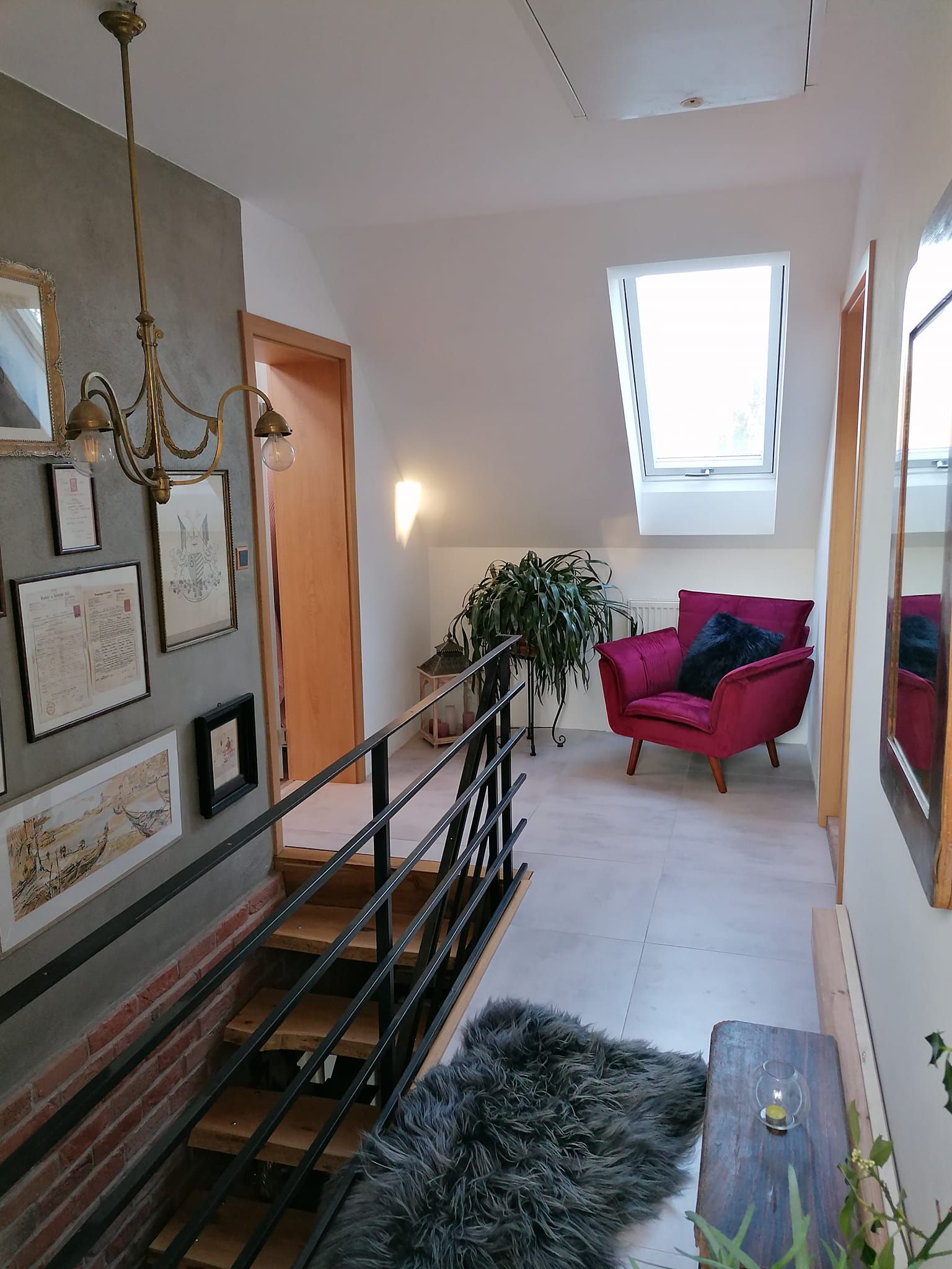 resort  C A R O L I N A, bývalá chalupa, kde trávil dětství, prázdniny Tomáš HOLÝ. - soukromá jízdárna (600 m2) s přilehlými pozemky (1500 m2) a domem 200 m2