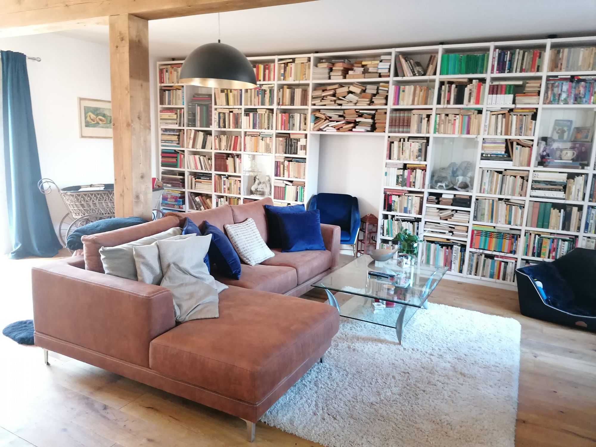 resort  C A R O L I N A, bývalá chalupa, kde trávil dětství, prázdniny Tomáš HOLÝ. - soukromá jízdárna (600 m2) s přilehlými pozemky (1500 m2) a domem 200 m2