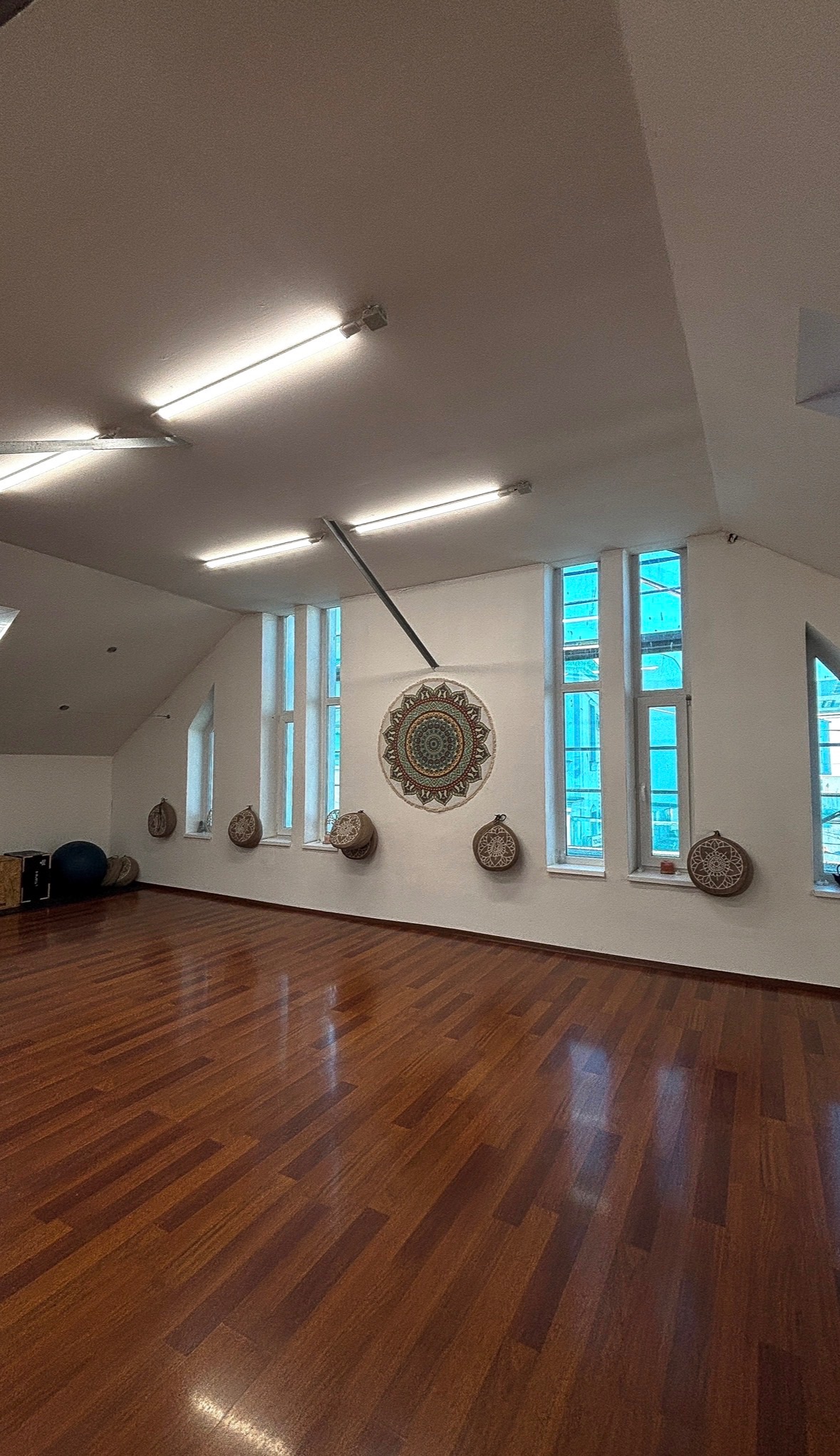 Fitfun - Pronájem dvou sálů pro lektory jógy, meditace, pilates nebo klidně workshopy